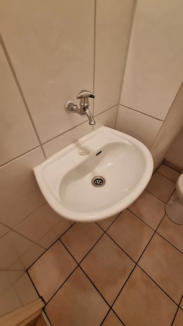 Waschbecken & Armatur nach der Reinigung